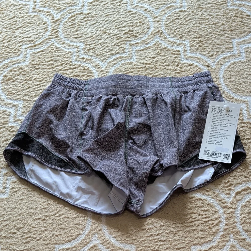 Lululemon Hotty Hot LR Short 2.5